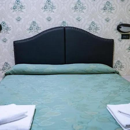 Hotel Ferrarese Rome