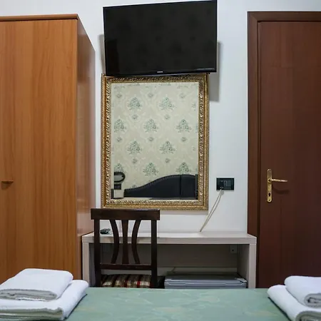 Hotel Ferrarese Rome
