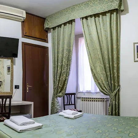 Hotel Ferrarese Roma