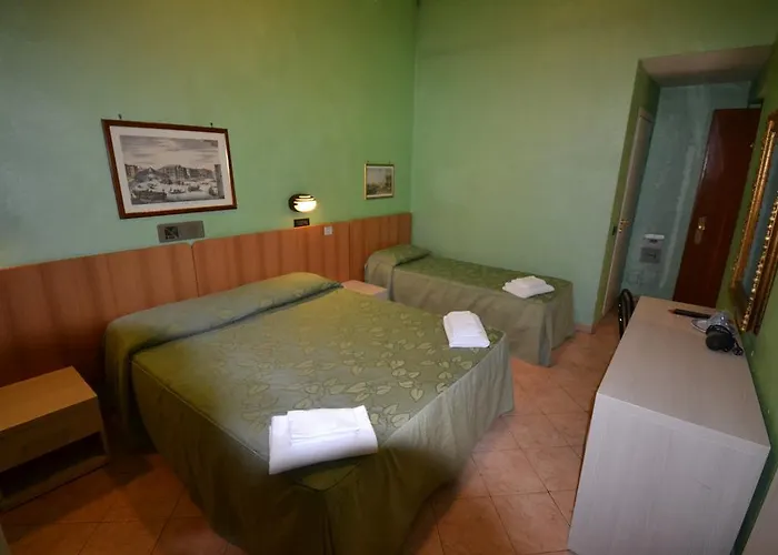 Ξενοδοχείο Ferrarese 2*