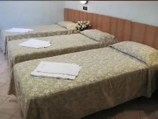 Ξενοδοχείο Ferrarese 2*